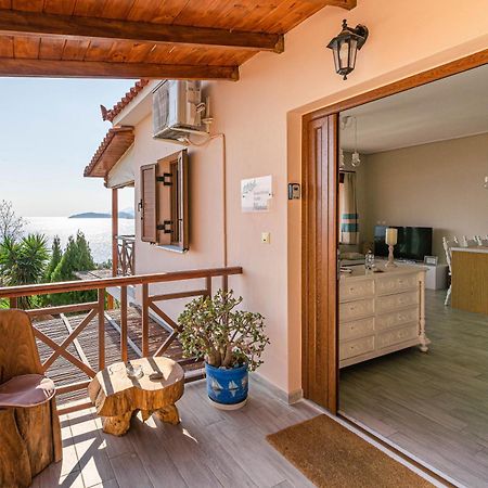 Paralio Astros Beachfront Suites Xiropígado Kültér fotó