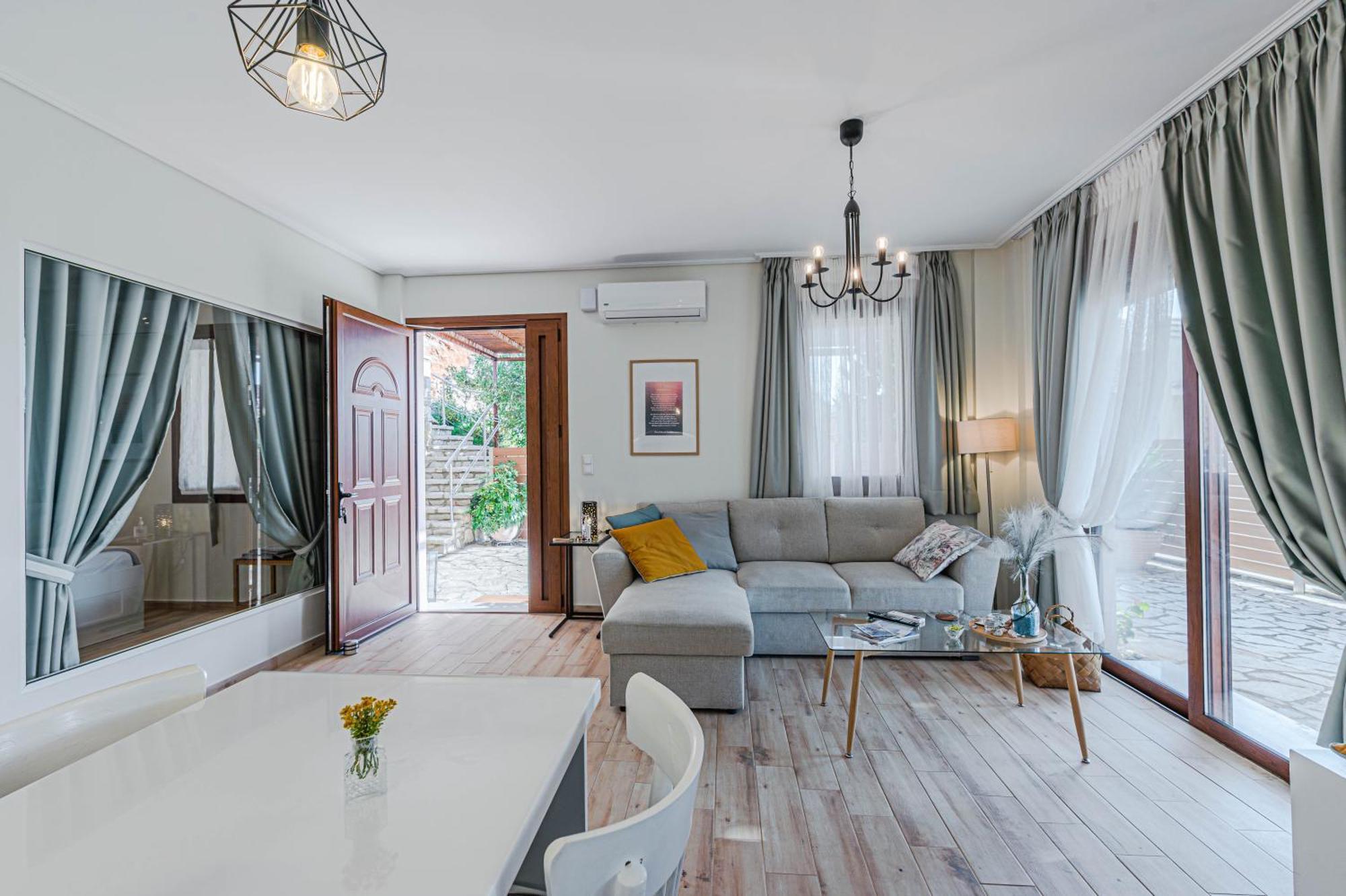 Paralio Astros Beachfront Suites Xiropígado Kültér fotó