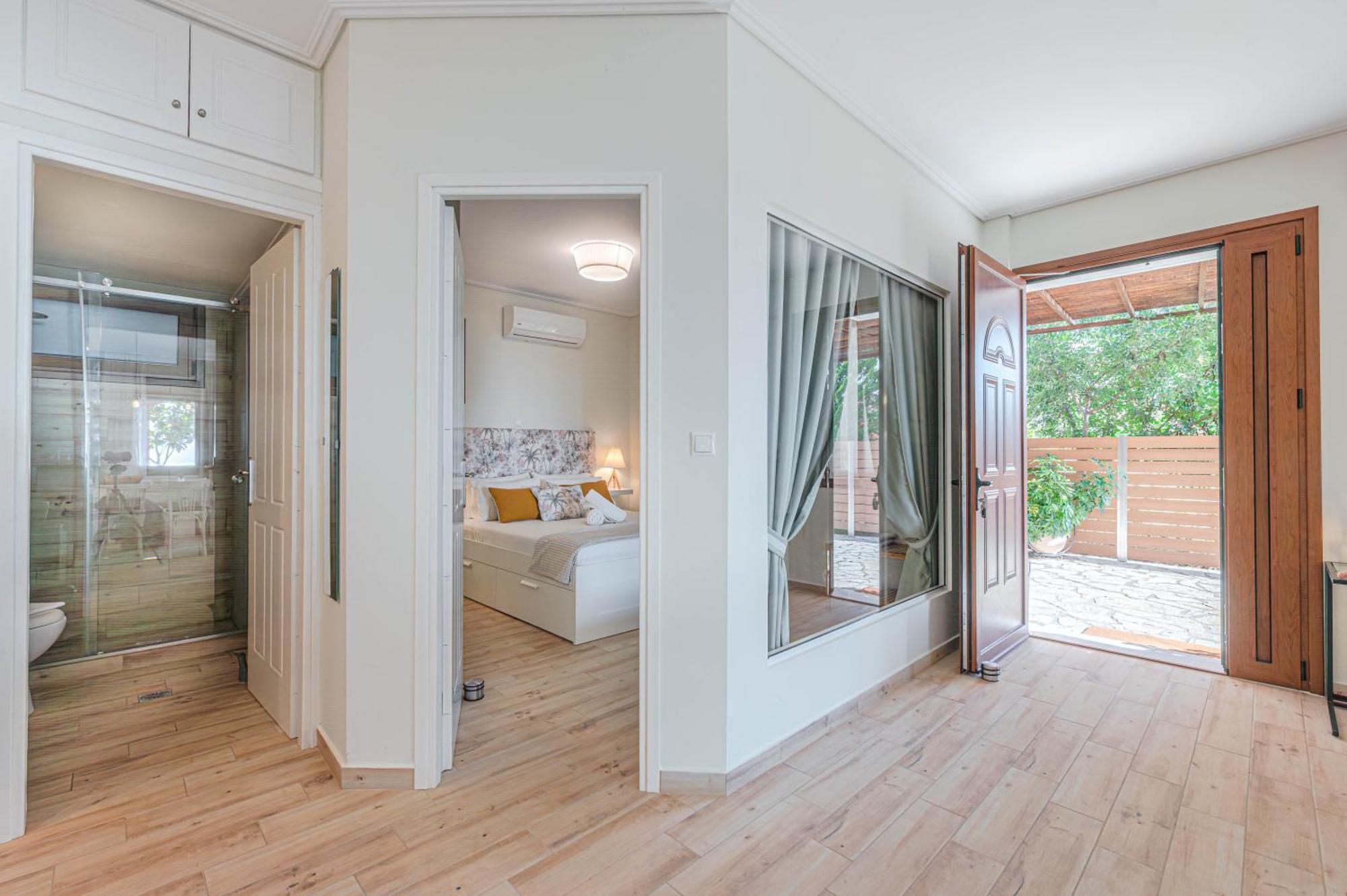 Paralio Astros Beachfront Suites Xiropígado Kültér fotó