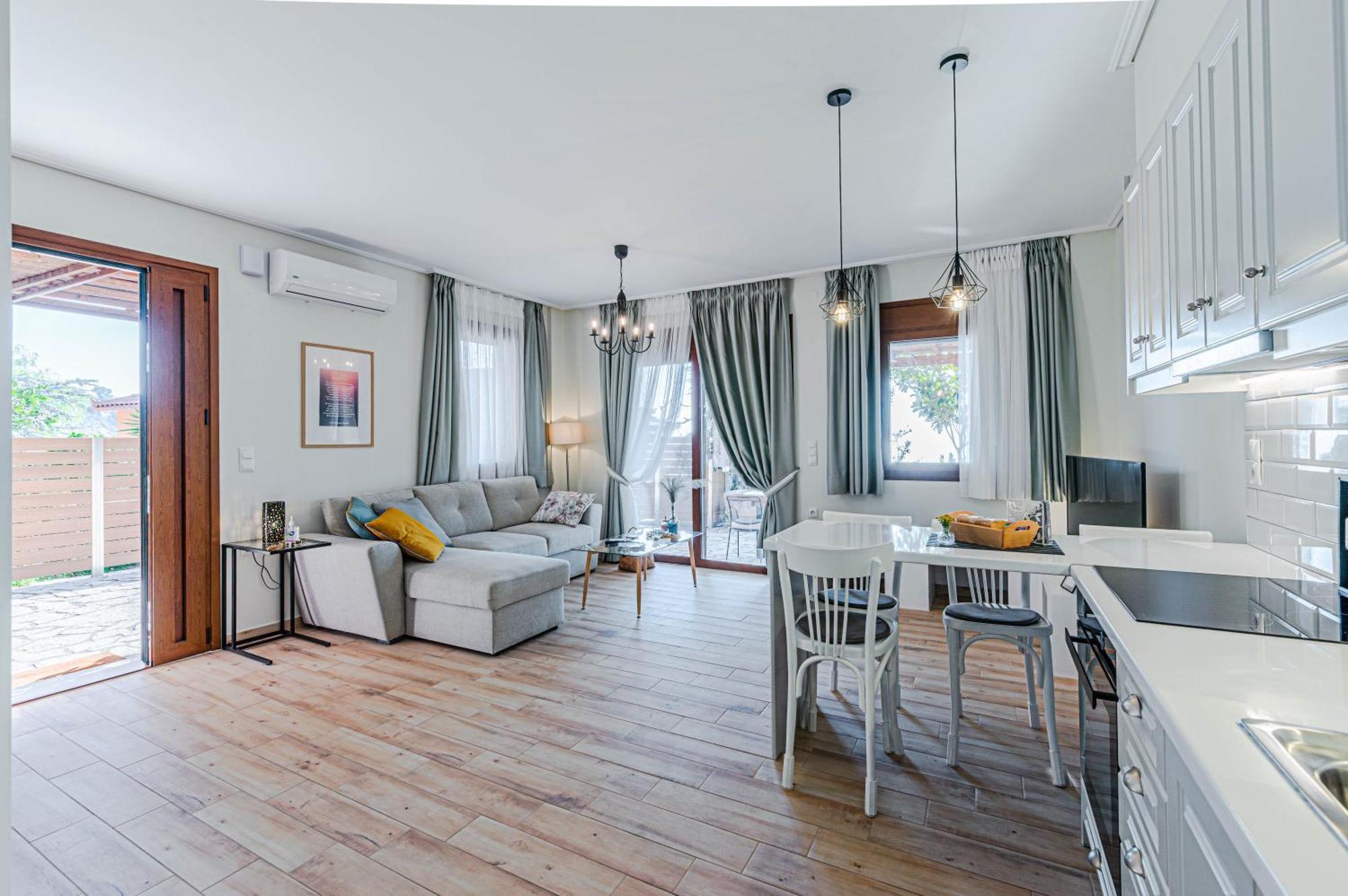 Paralio Astros Beachfront Suites Xiropígado Kültér fotó