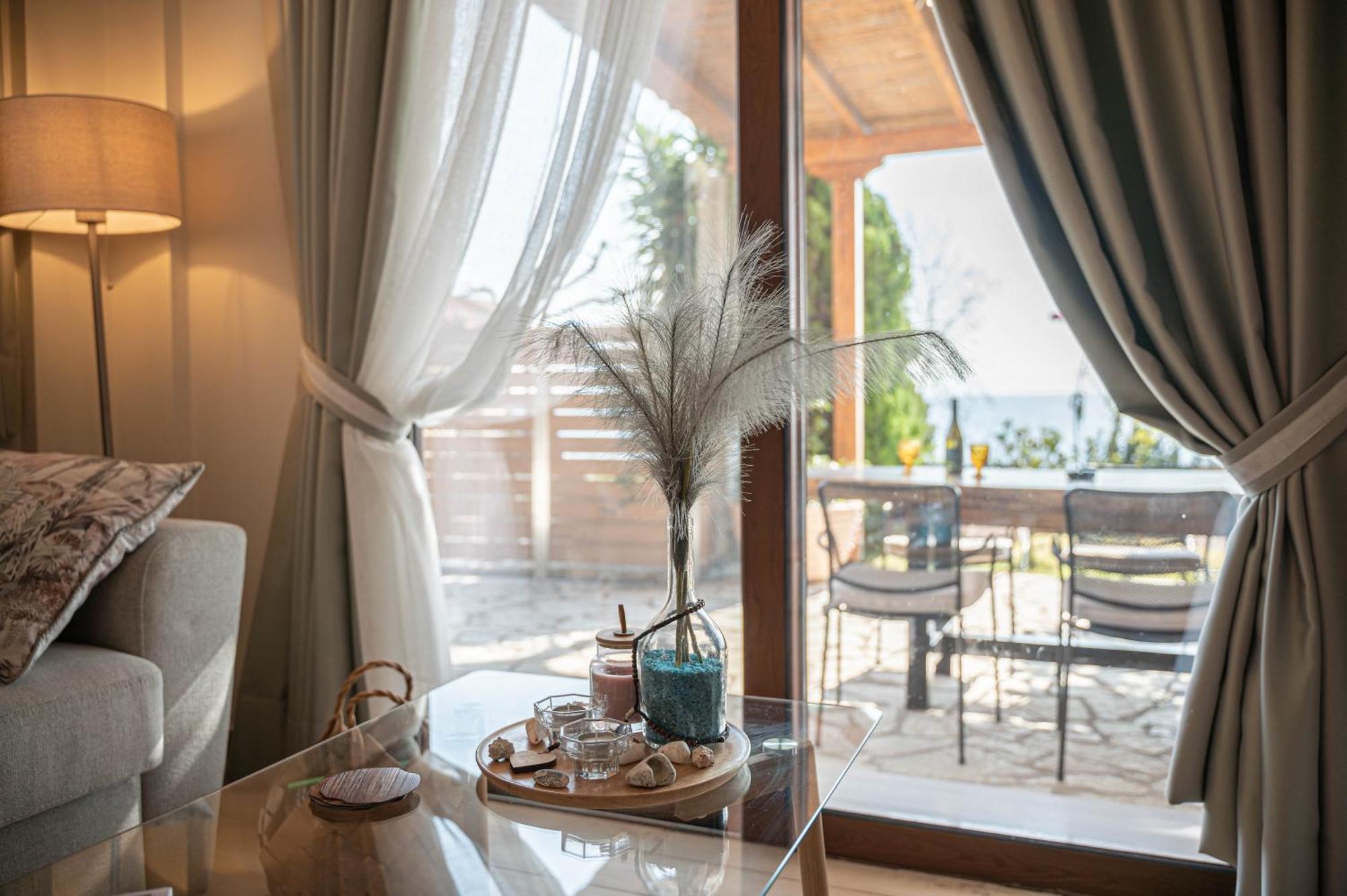 Paralio Astros Beachfront Suites Xiropígado Kültér fotó