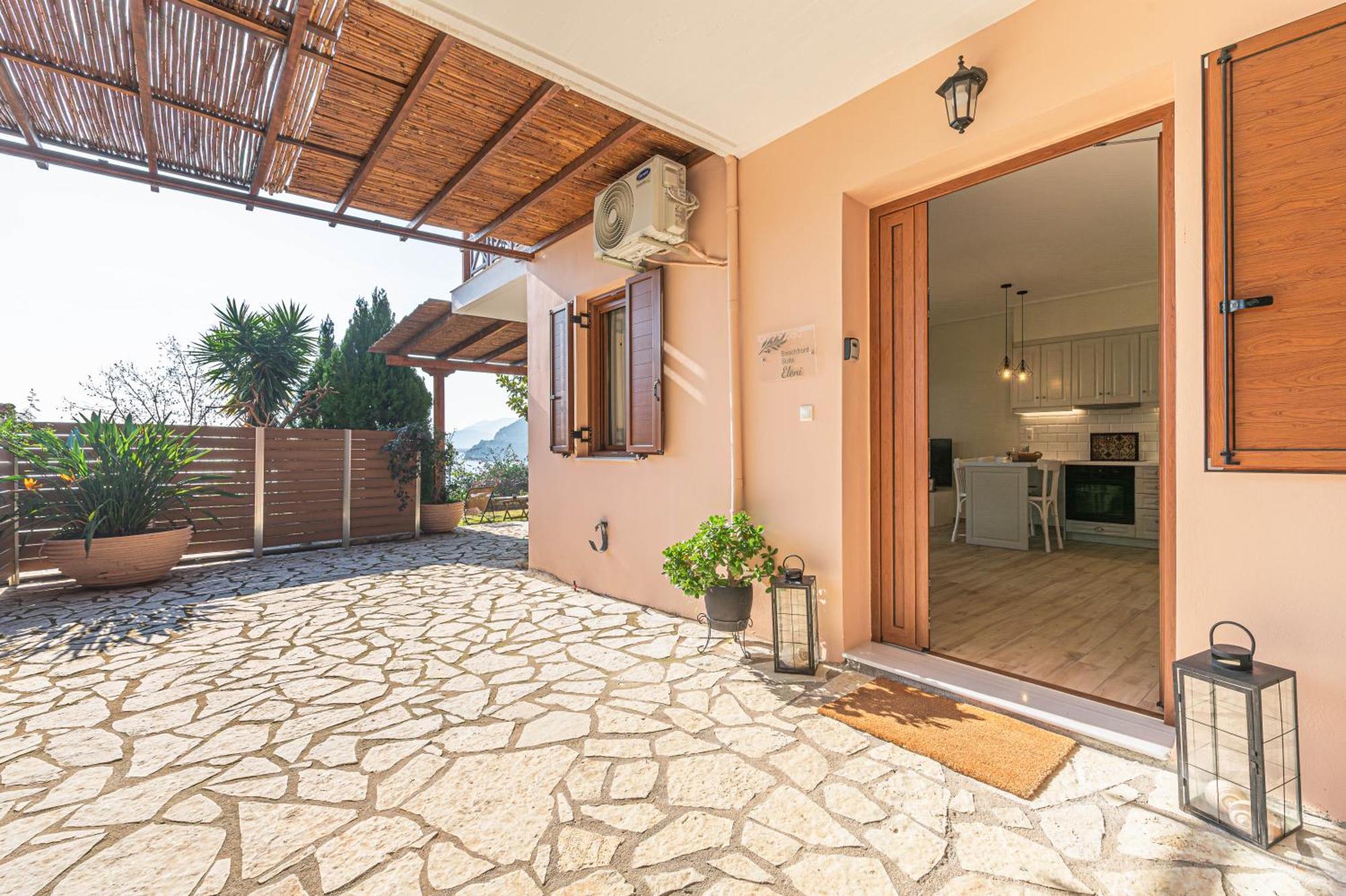 Paralio Astros Beachfront Suites Xiropígado Kültér fotó