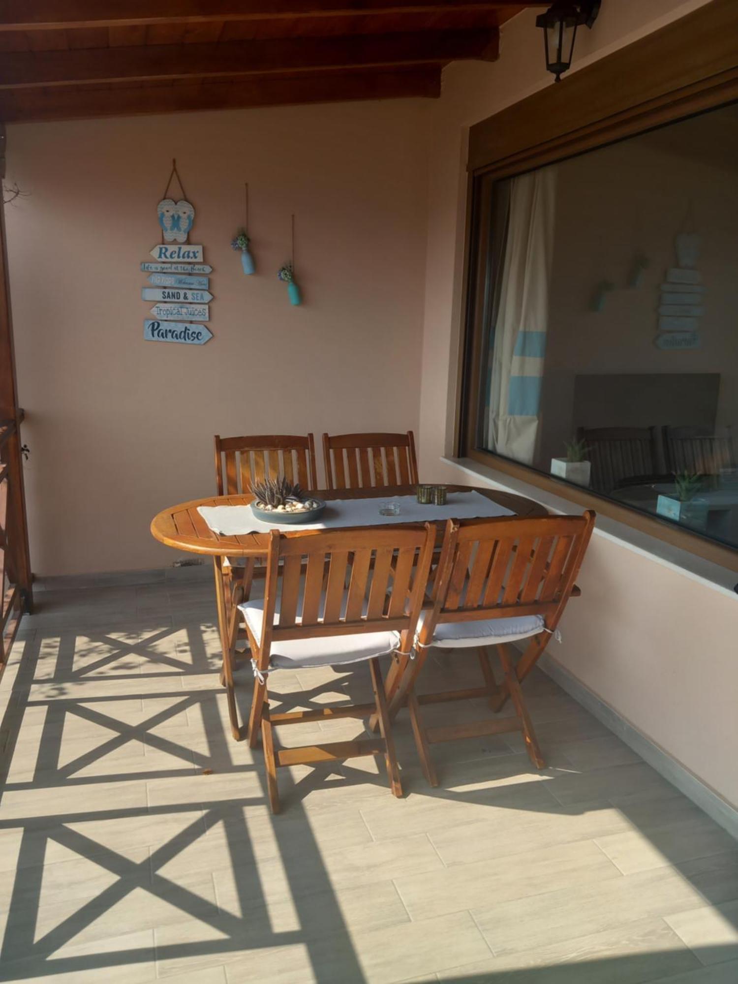 Paralio Astros Beachfront Suites Xiropígado Szoba fotó