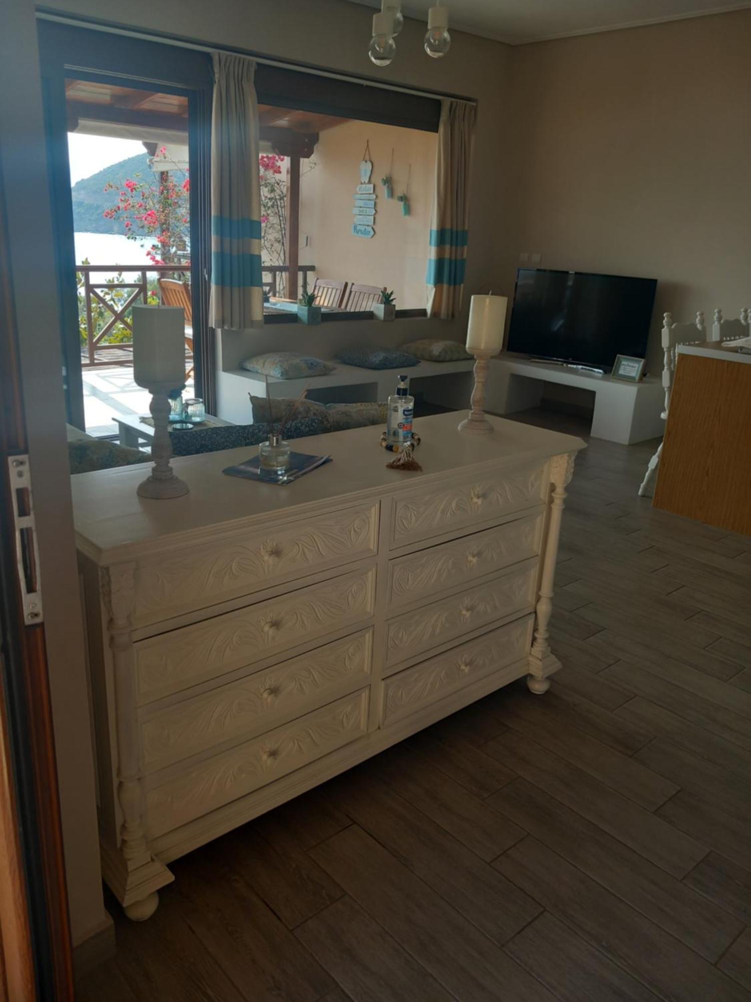 Paralio Astros Beachfront Suites Xiropígado Szoba fotó