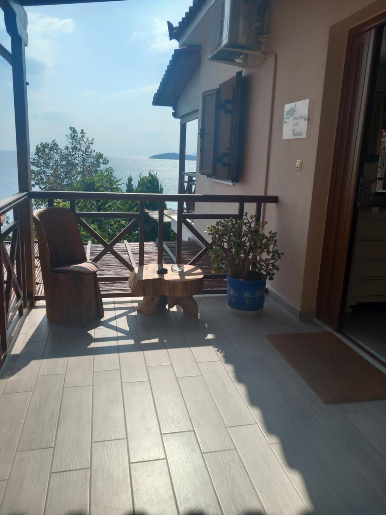 Paralio Astros Beachfront Suites Xiropígado Szoba fotó