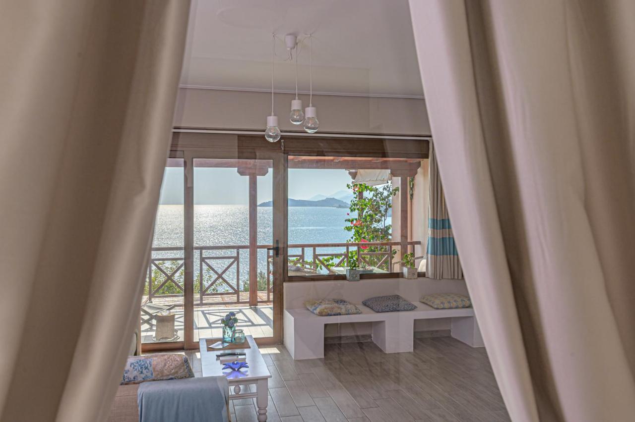 Paralio Astros Beachfront Suites Xiropígado Kültér fotó