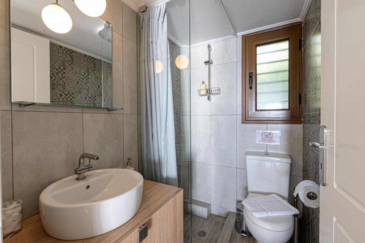 Paralio Astros Beachfront Suites Xiropígado Kültér fotó
