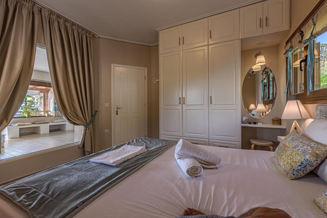 Paralio Astros Beachfront Suites Xiropígado Kültér fotó