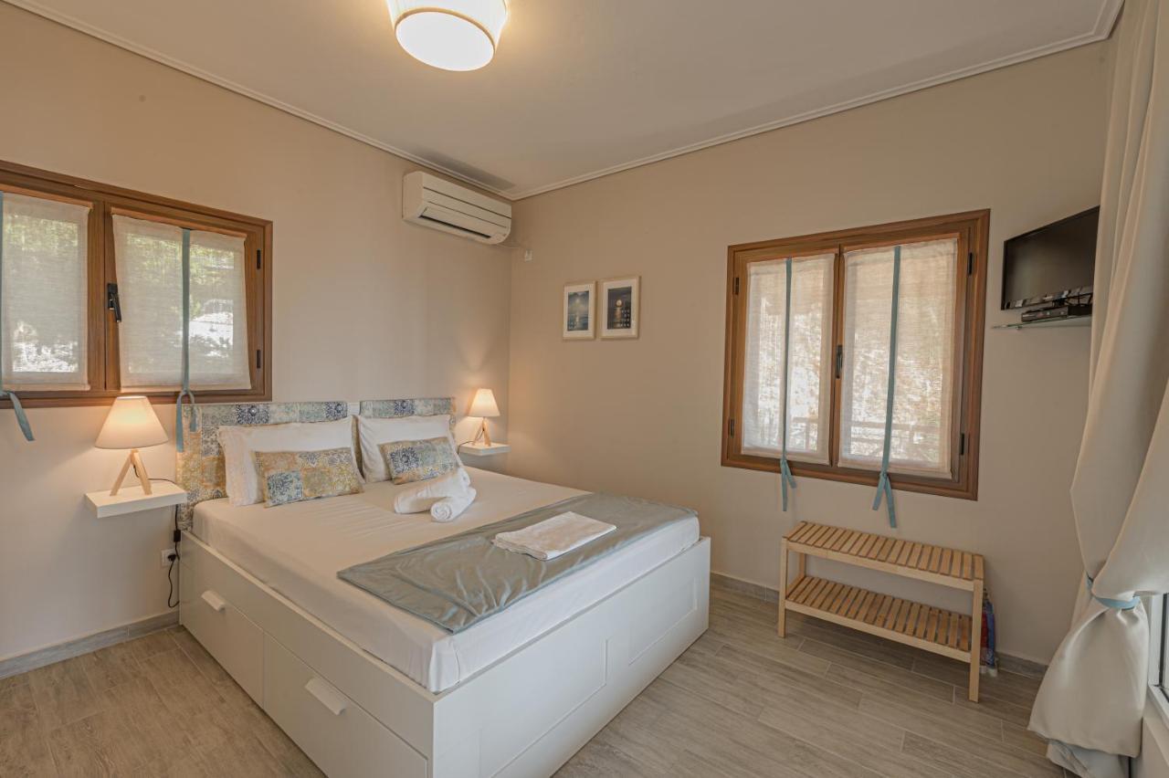 Paralio Astros Beachfront Suites Xiropígado Kültér fotó
