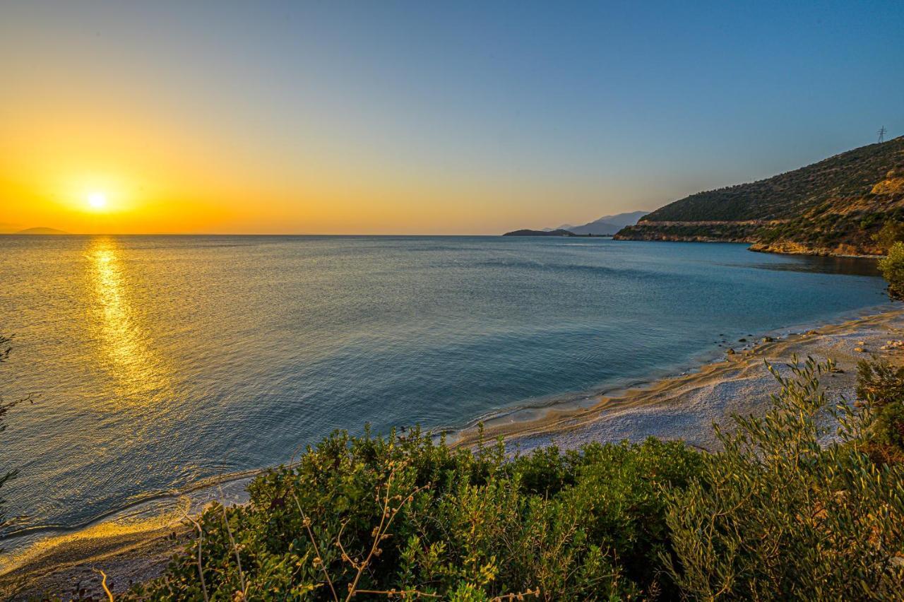 Paralio Astros Beachfront Suites Xiropígado Kültér fotó
