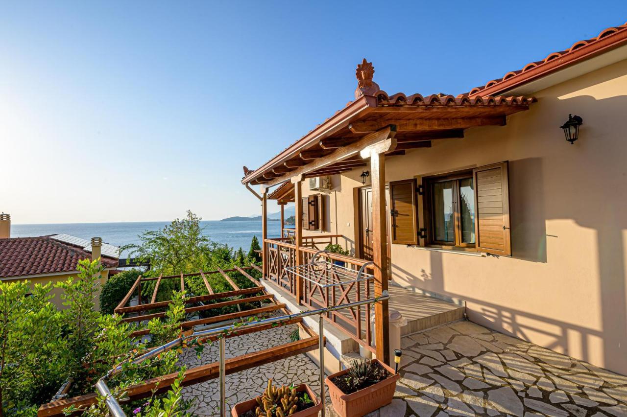 Paralio Astros Beachfront Suites Xiropígado Kültér fotó
