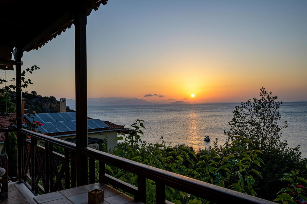 Paralio Astros Beachfront Suites Xiropígado Kültér fotó